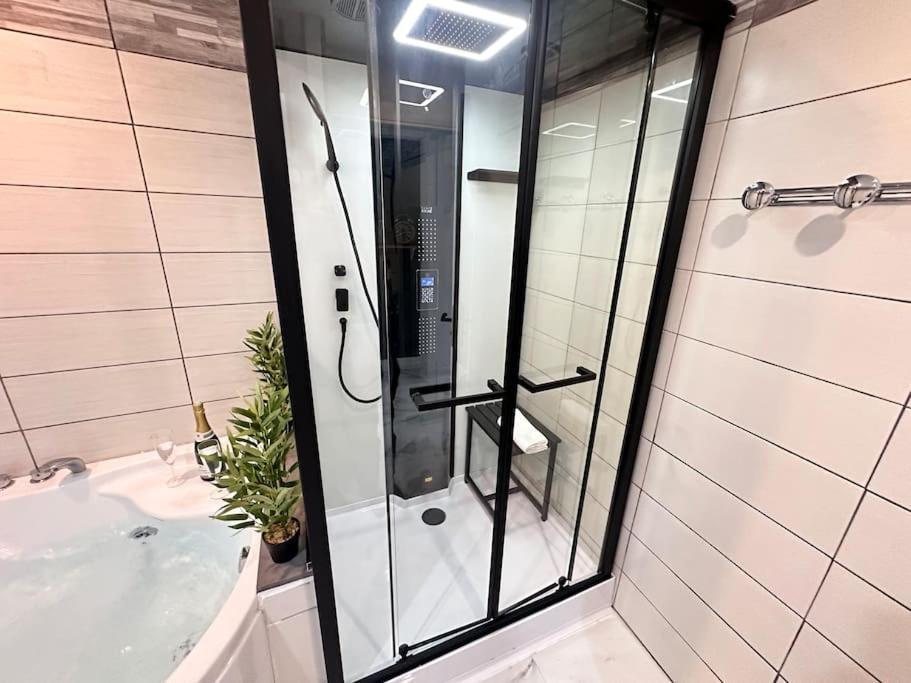 E Servagnat T3 Luxe Avec Sauna Jacuzzi Et Hammam Epernay Ngoại thất bức ảnh