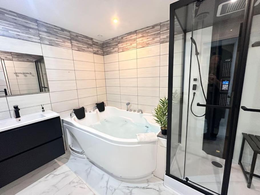 E Servagnat T3 Luxe Avec Sauna Jacuzzi Et Hammam Epernay Ngoại thất bức ảnh